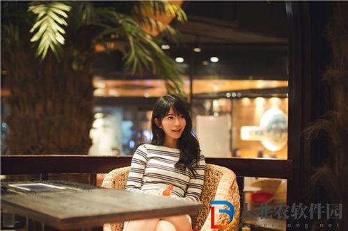 女生喊疼男生越往里寨app**
