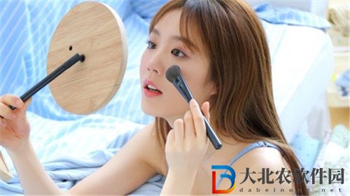 露全乳開襟t恤網站