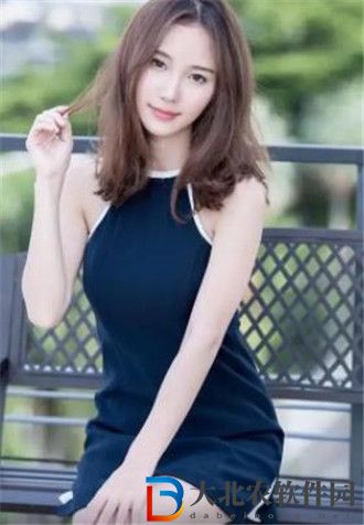 夫妻二人看麥片毛毛